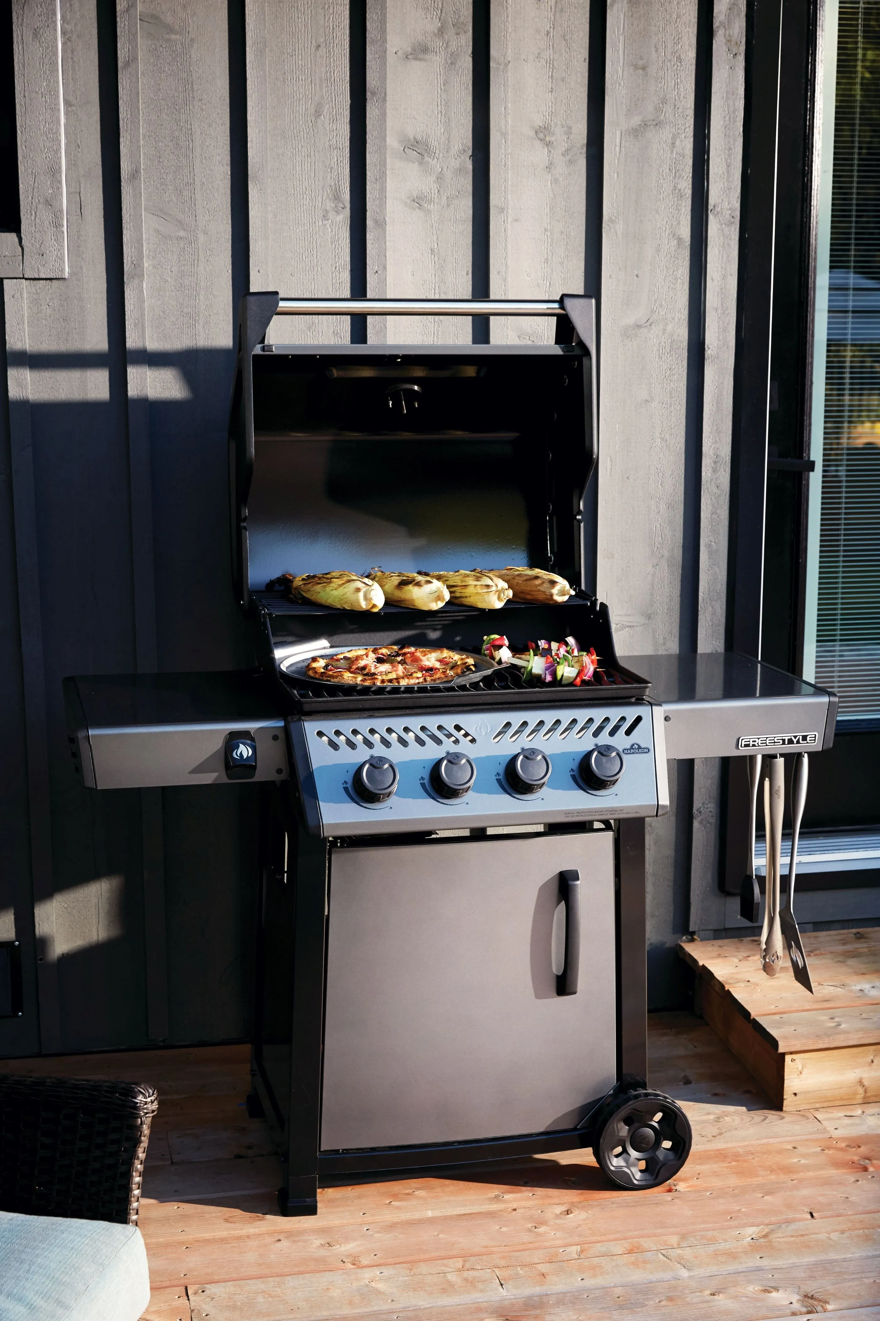 Napoleon Freestyle 425 4-Burner BBQ